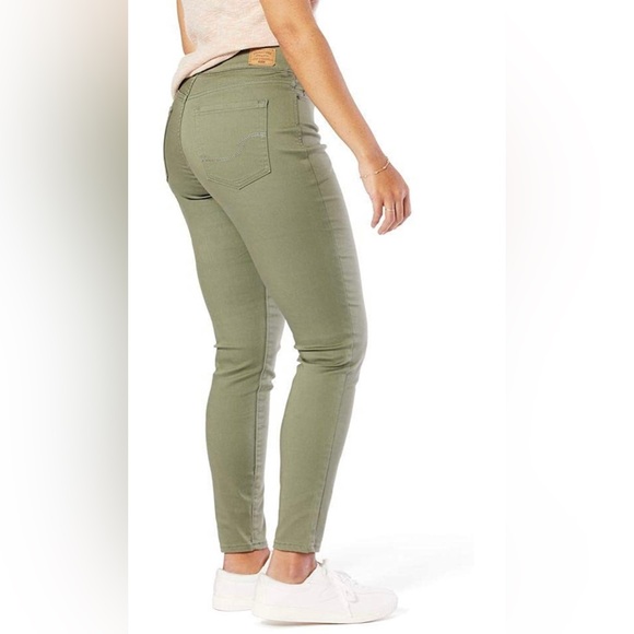 Signature by Levi Strauss & Co. Gold Label Women's Totally Shaping Pull-on Size - Picture 9 of 11